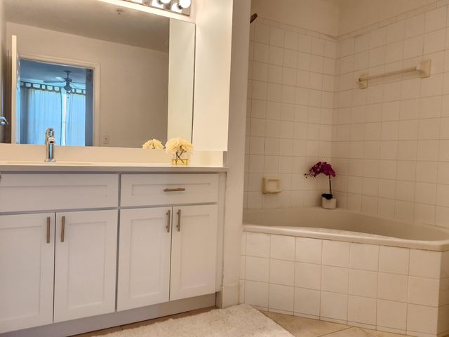 2060 Greenview Shores Boulevard 305, Wellington, FL 33414