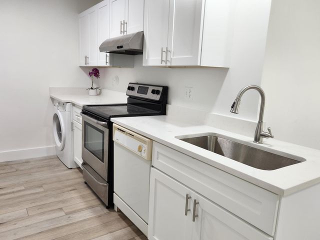 2060 Greenview Shores Boulevard 305, Wellington, FL 33414