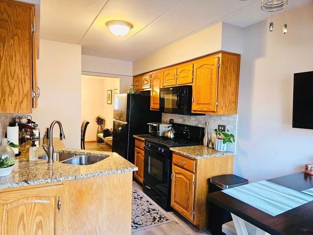 5140 Shadow Creek Drive 1, Oak Forest, IL 60452