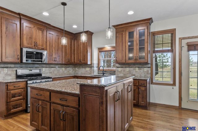 6851 Shadow Ridge Road, Lincoln, NE 68512