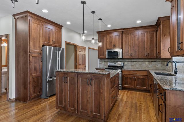 6851 Shadow Ridge Road, Lincoln, NE 68512