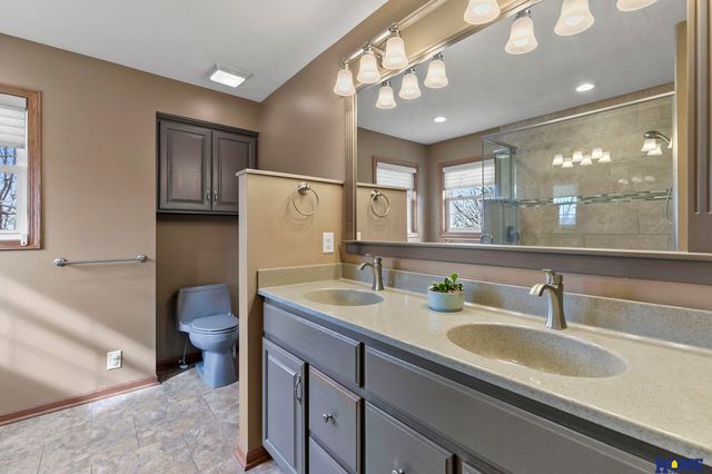 6851 Shadow Ridge Road, Lincoln, NE 68512