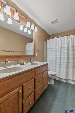 6851 Shadow Ridge Road, Lincoln, NE 68512