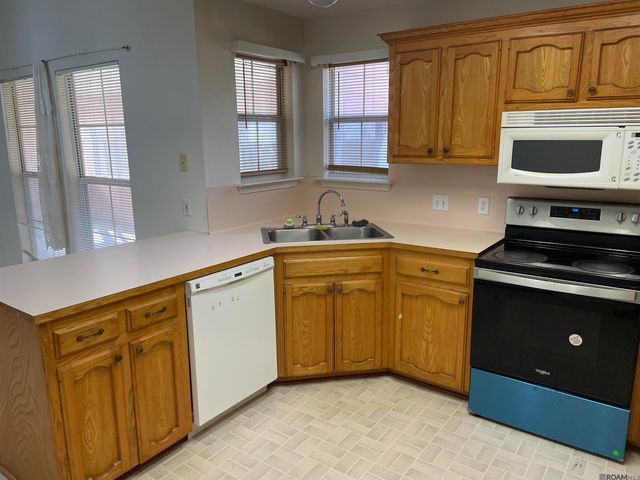 218 Edgehaven Dr, Baton Rouge, LA 70810