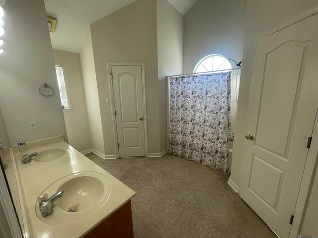 218 Edgehaven Dr, Baton Rouge, LA 70810