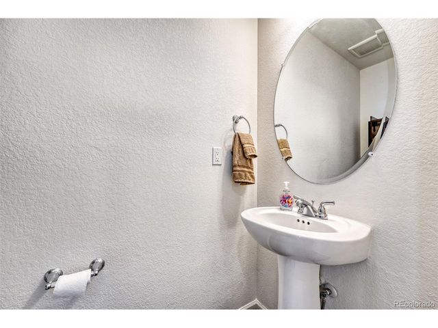 3934 N Quatar Ct, Aurora, CO 80019