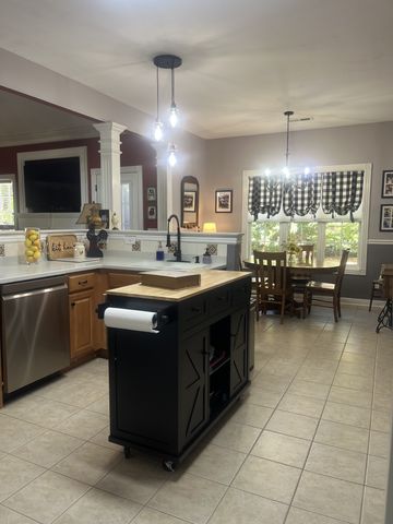 2102 Salem Woods Dr, Rockvale, TN 37153