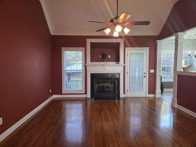 2102 Salem Woods Dr, Rockvale, TN 37153