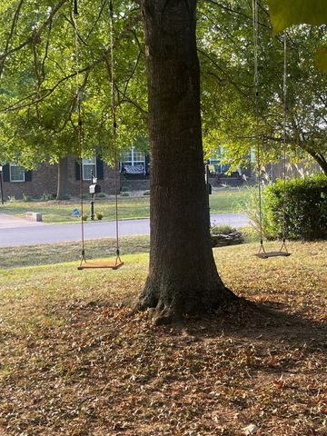 2102 Salem Woods Dr, Rockvale, TN 37153