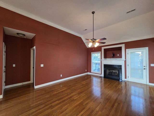 2102 Salem Woods Dr, Rockvale, TN 37153