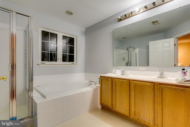 13665 SAINT JOHNS WOOD PL, Herndon, VA 20171