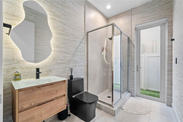 7453 NW 100th Ct, Doral, FL 33178