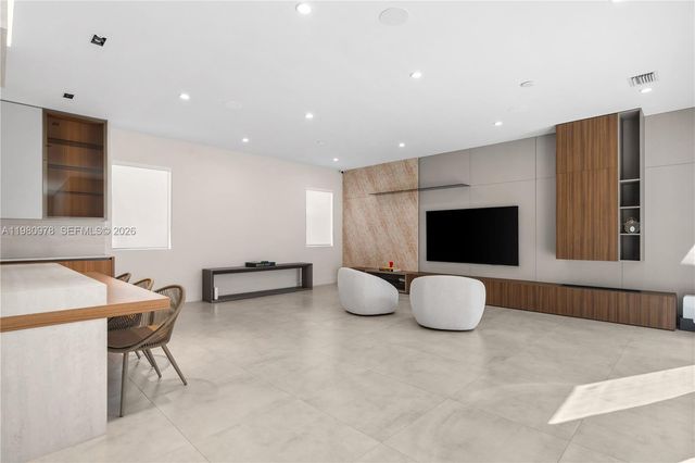 7453 NW 100th Ct, Doral, FL 33178