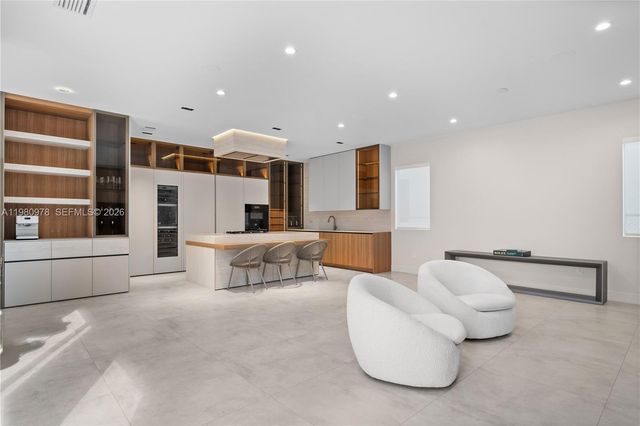 7453 NW 100th Ct, Doral, FL 33178