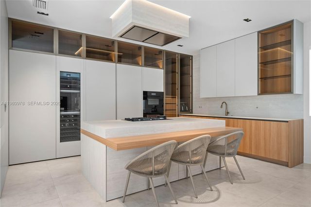 7453 NW 100th Ct, Doral, FL 33178