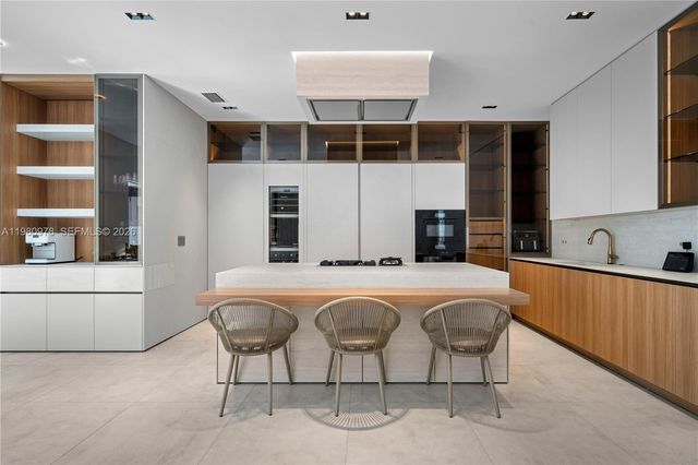 7453 NW 100th Ct, Doral, FL 33178