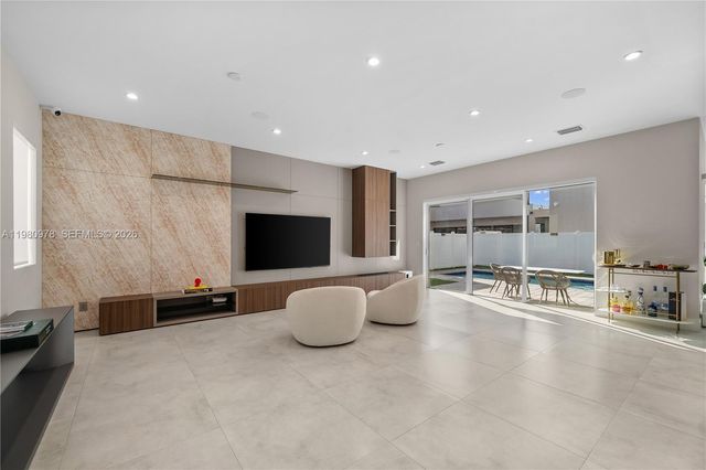 7453 NW 100th Ct, Doral, FL 33178