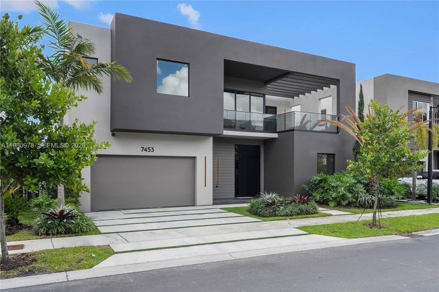 7453 NW 100th Ct, Doral, FL 33178