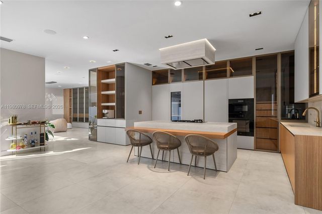 7453 NW 100th Ct, Doral, FL 33178