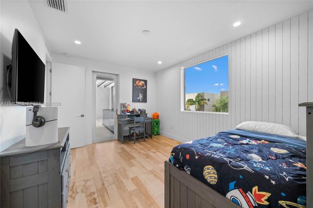 7453 NW 100th Ct, Doral, FL 33178