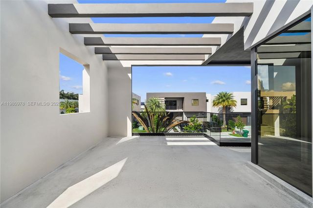 7453 NW 100th Ct, Doral, FL 33178