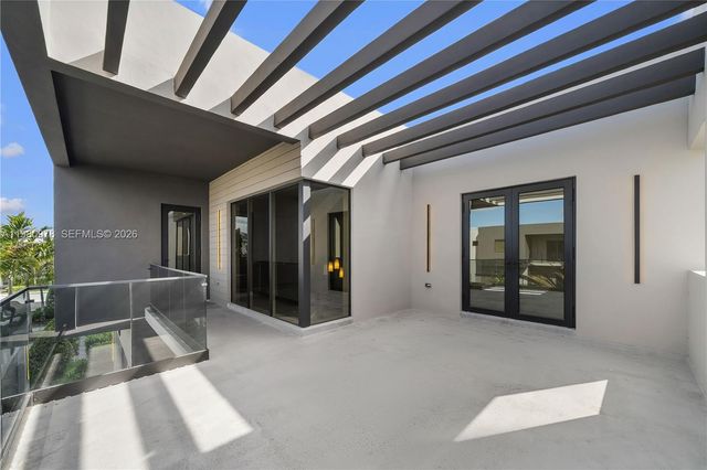 7453 NW 100th Ct, Doral, FL 33178