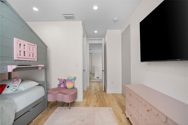 7453 NW 100th Ct, Doral, FL 33178