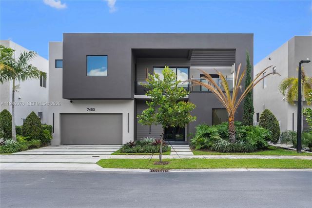 7453 NW 100th Ct, Doral, FL 33178