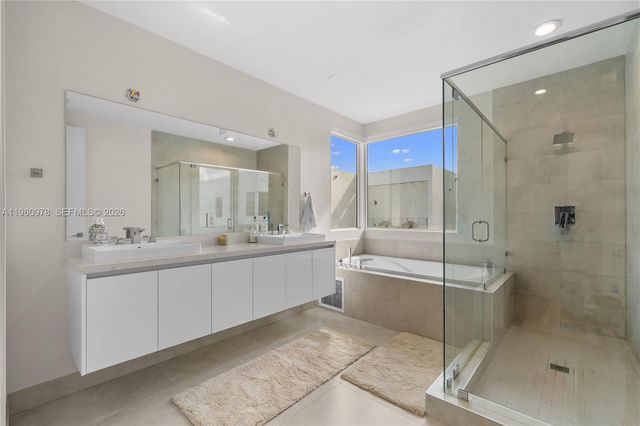 7453 NW 100th Ct, Doral, FL 33178