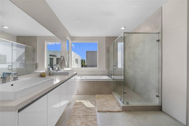 7453 NW 100th Ct, Doral, FL 33178