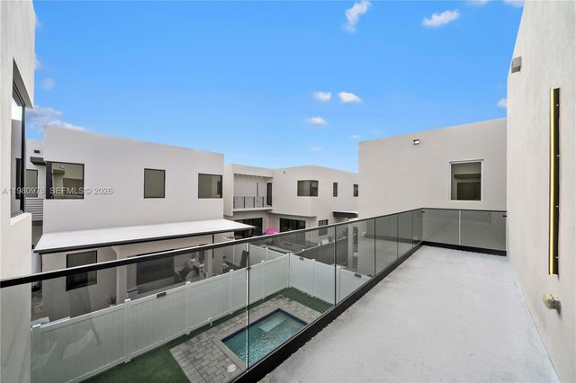 7453 NW 100th Ct, Doral, FL 33178