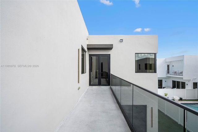 7453 NW 100th Ct, Doral, FL 33178