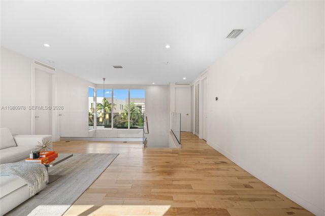 7453 NW 100th Ct, Doral, FL 33178