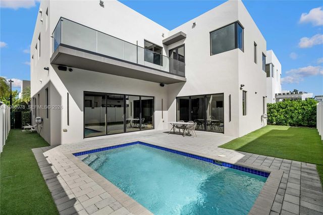 7453 NW 100th Ct, Doral, FL 33178