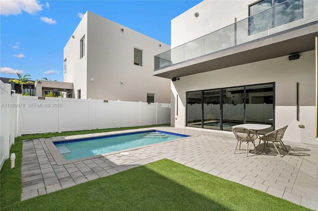 7453 NW 100th Ct, Doral, FL 33178