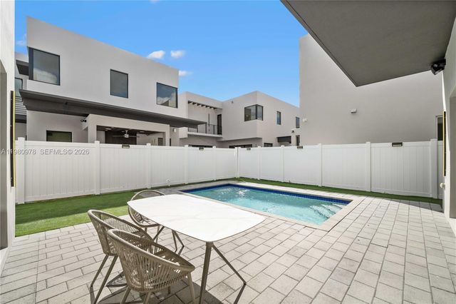 7453 NW 100th Ct, Doral, FL 33178