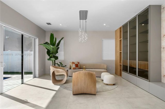 7453 NW 100th Ct, Doral, FL 33178