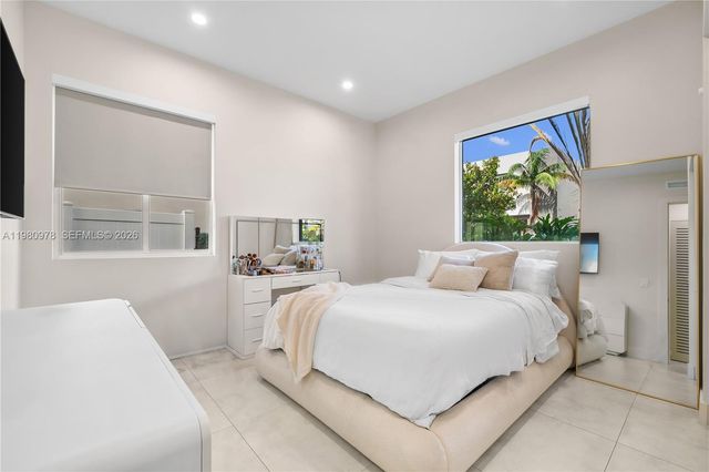 7453 NW 100th Ct, Doral, FL 33178