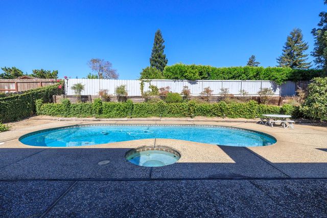 6707 Zerillo Dr, Riverbank, CA 95367