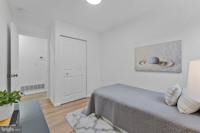 450 E E ST, Purcellville, VA 20132