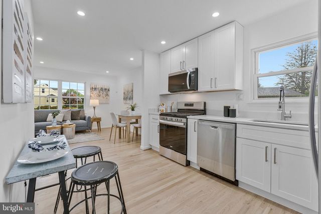 450 E E ST, Purcellville, VA 20132