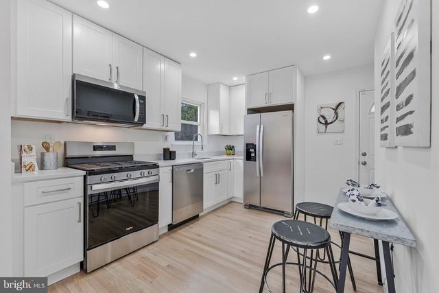 450 E E ST, Purcellville, VA 20132