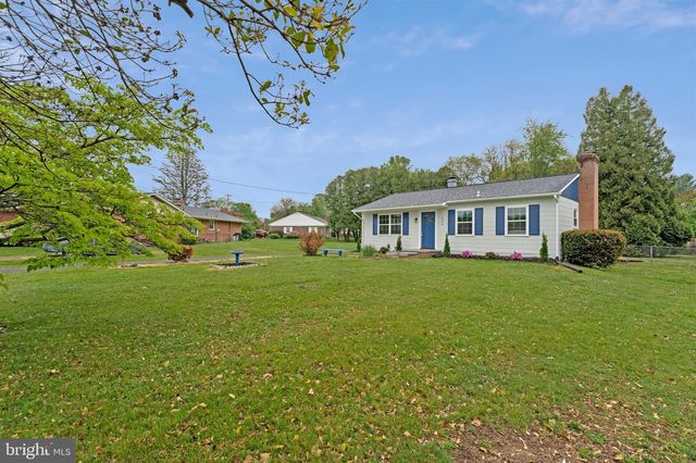 450 E E ST, Purcellville, VA 20132