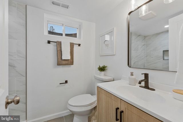 450 E E ST, Purcellville, VA 20132