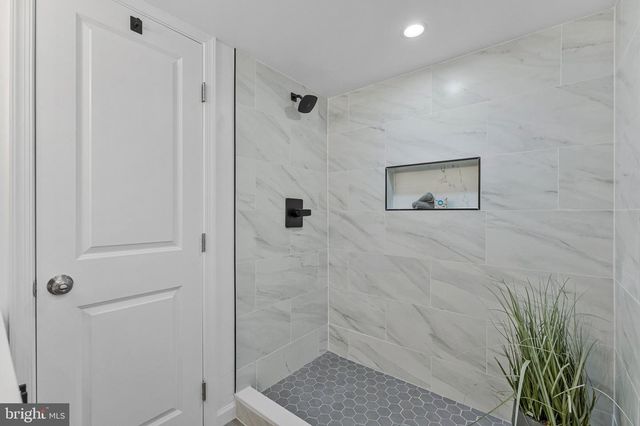 450 E E ST, Purcellville, VA 20132