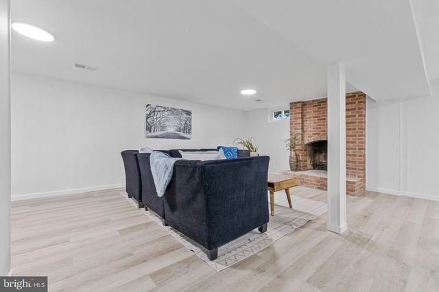 450 E E ST, Purcellville, VA 20132