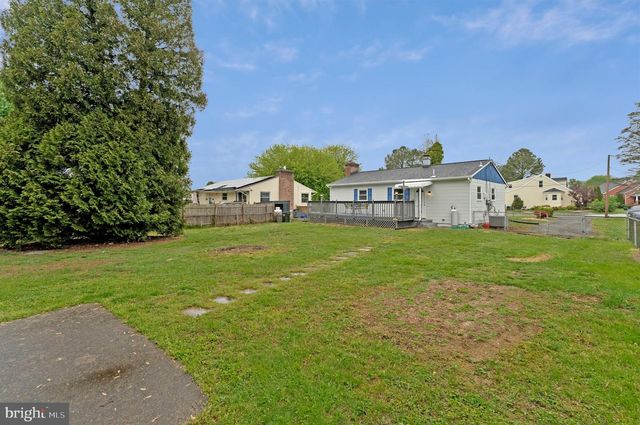 450 E E ST, Purcellville, VA 20132