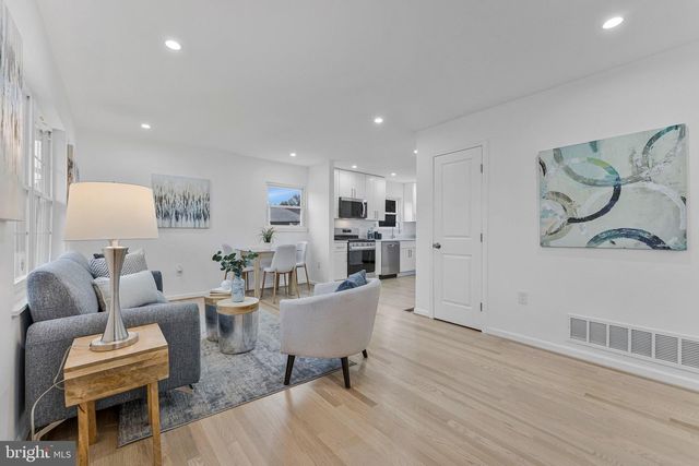 450 E E ST, Purcellville, VA 20132