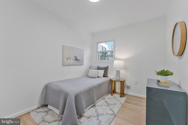 450 E E ST, Purcellville, VA 20132