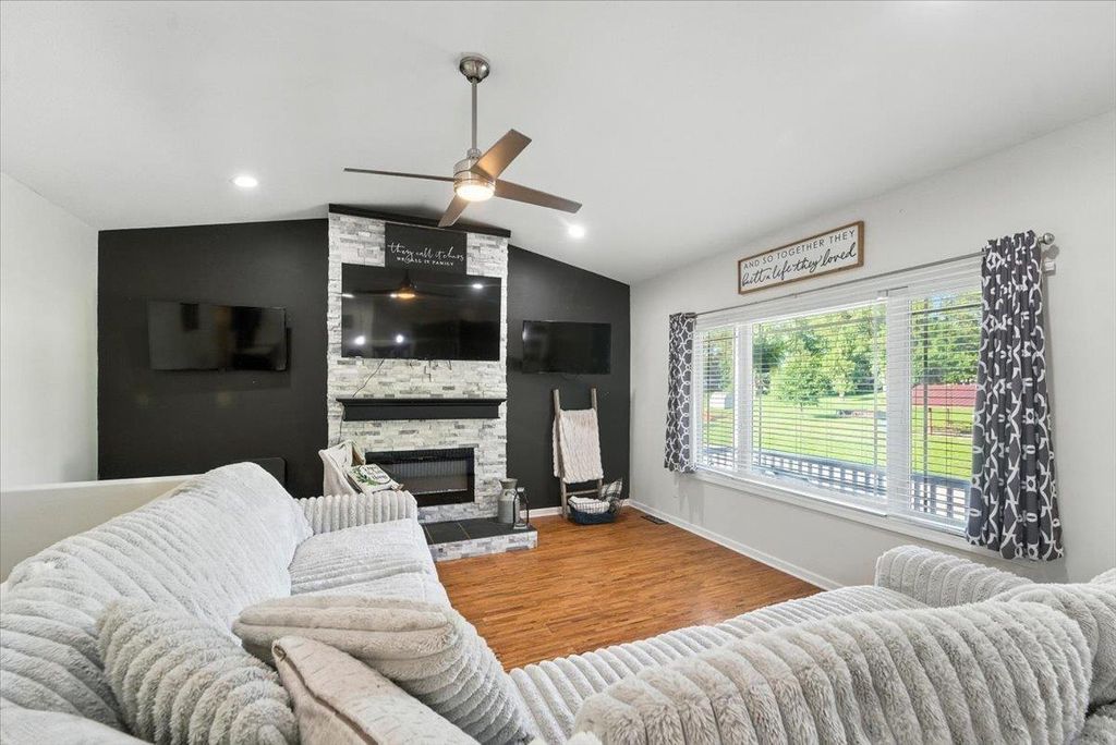 127 Doyle Avenue, Evansdale, IA 50707